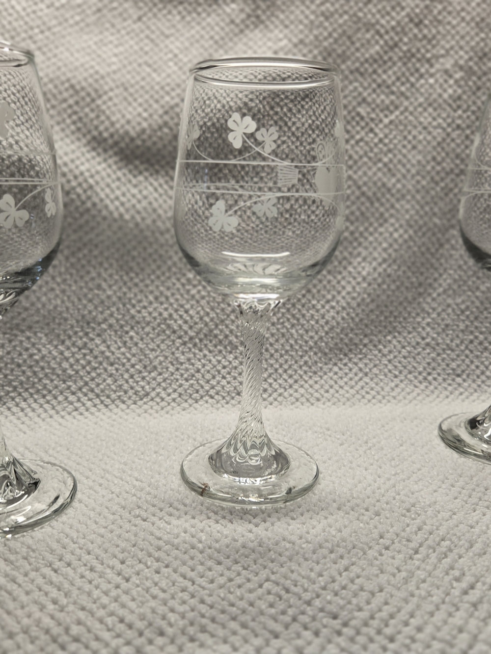 Set Of 3 Etched Clear Crystal Wine Glass with Clover and Heart Motif - Picture 4 of 6